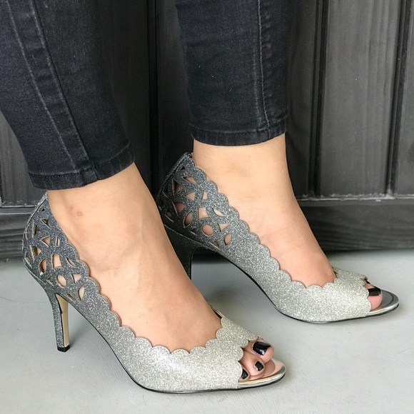 Ombré Laser Cut Dress Stiletto Heel Pumps - Picture 2 of 5